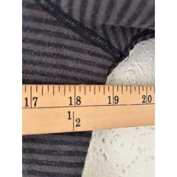 Lululemon Gray Striped Crewneck Reversible Sweatshirt Womens 4 - Picture 7 of 10